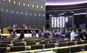 Deputados no plenário da Câmara