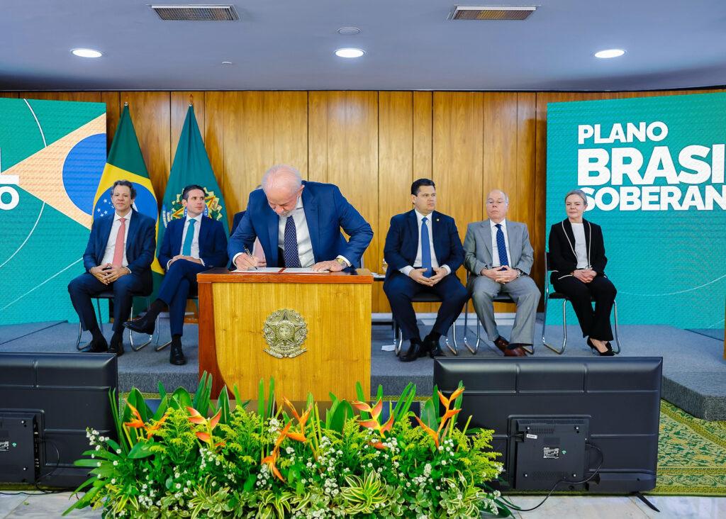 Lula assina MP