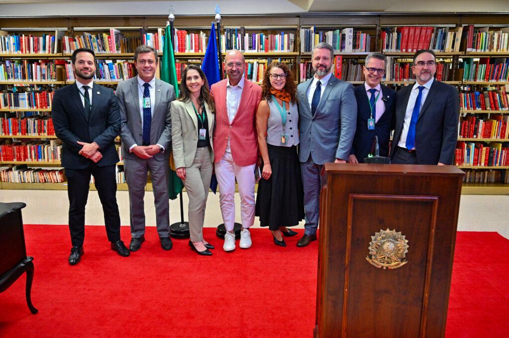 Autoridades em lançamento