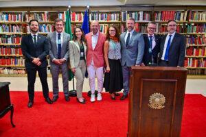 Autoridades em lançamento