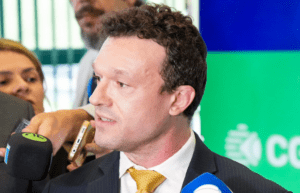 Luis Felipe Vidal Arellano em coletiva de imprensa